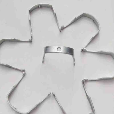 쉽게 손상되지 않는 고강도 표면 피복된 금속 지주 도관 클램프